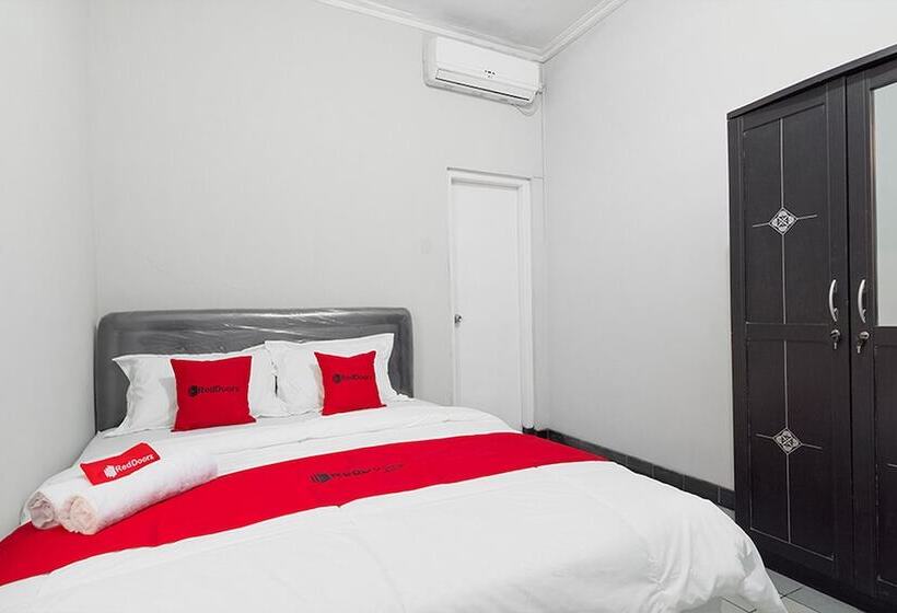 فندق Reddoorz Near Batik Tulis Celaket 2