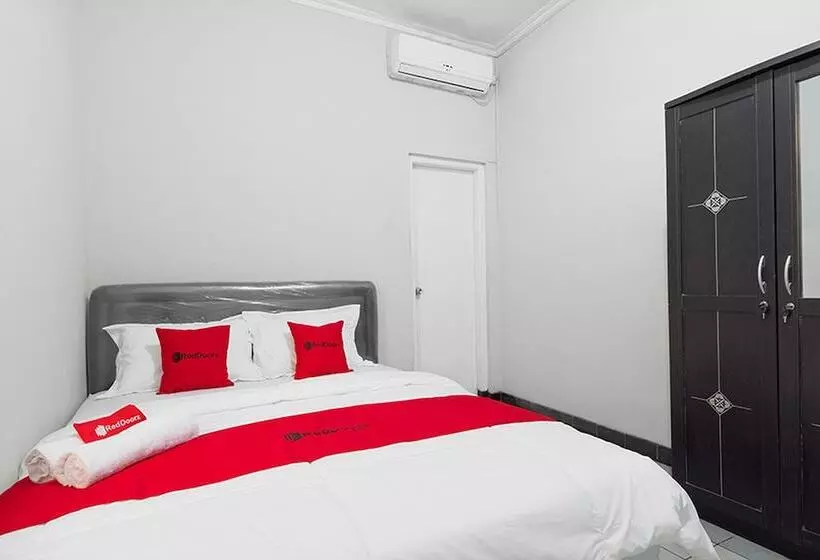 Hotelli Reddoorz Near Batik Tulis Celaket 2