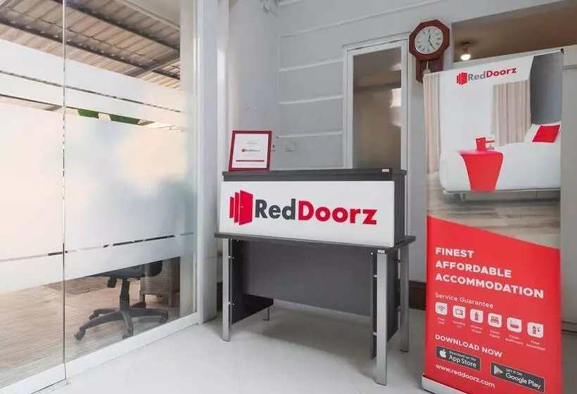 Hotelli Reddoorz Near Batik Tulis Celaket 2