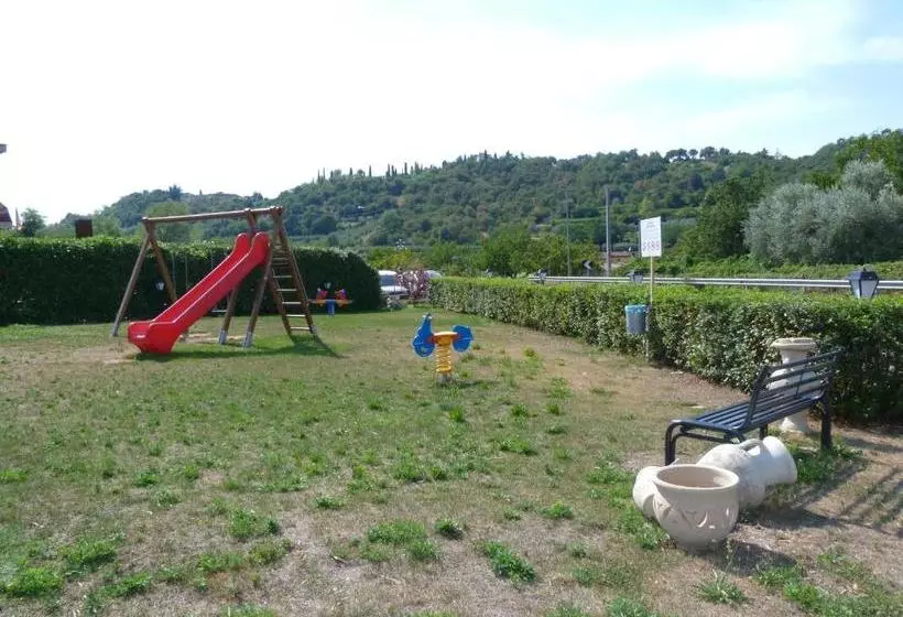 Hotelli Le Colline Del Garda