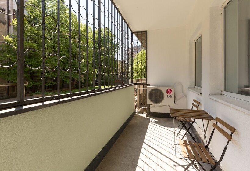 هتل Premium Crown Suites