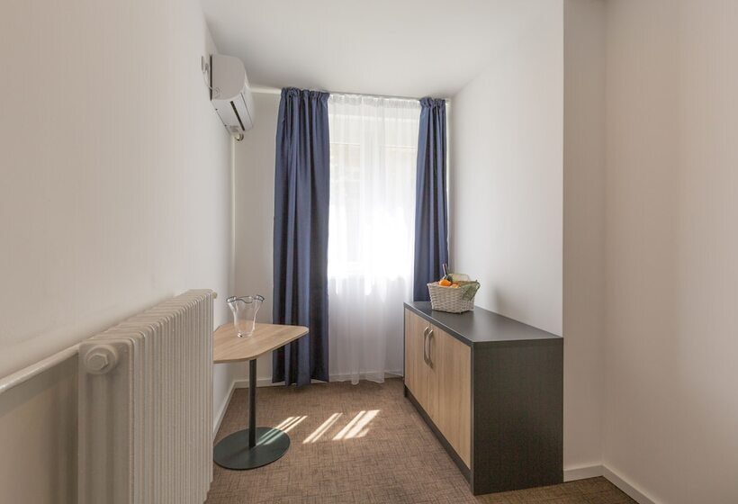 هتل Premium Crown Suites