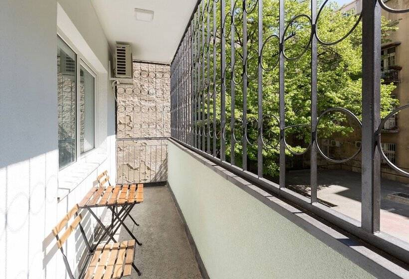 هتل Premium Crown Suites