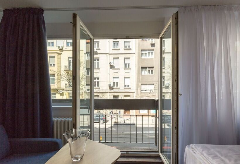 هتل Premium Crown Suites