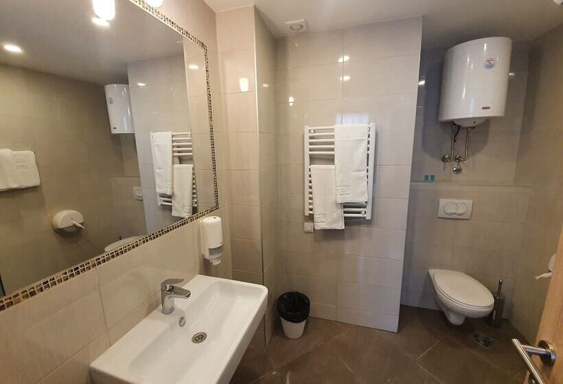 هتل Premium Crown Suites