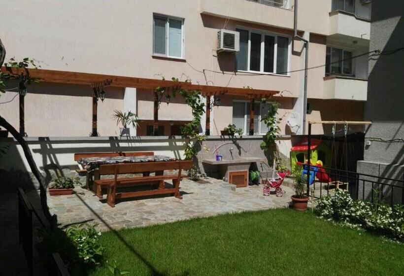 پانسیون Guest House Ofilovi