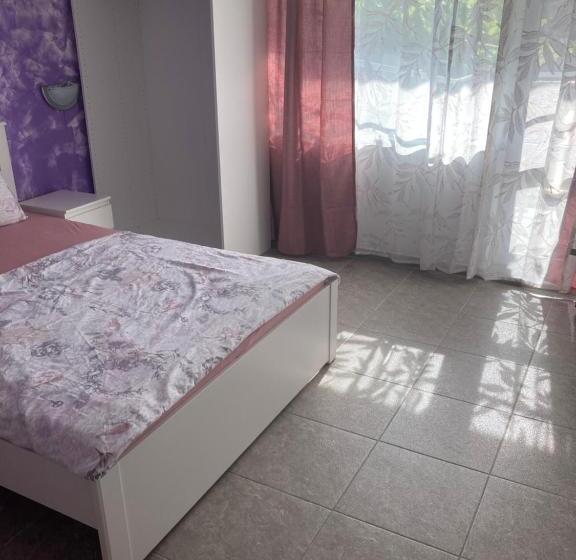 پانسیون Guest House Ofilovi