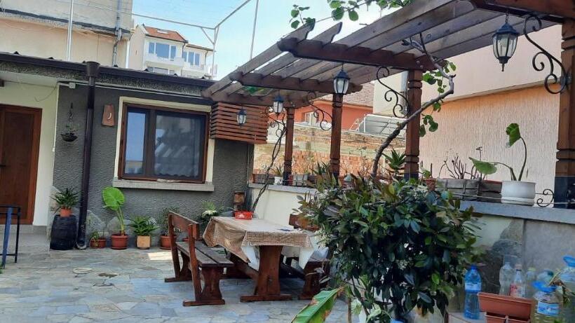 پانسیون Guest House Ofilovi