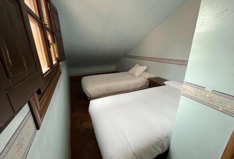 بنسيون Hospederia Sagasta