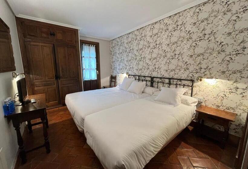 بنسيون Hospederia Sagasta