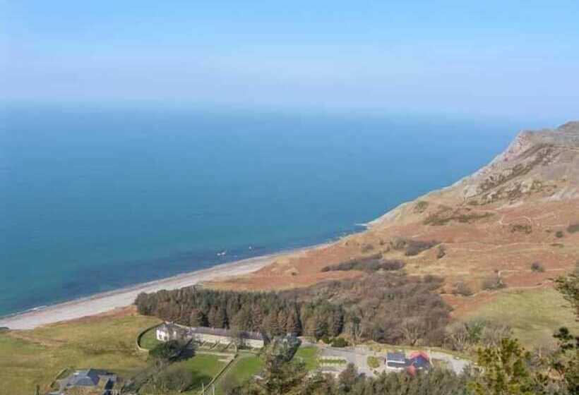 Arallt Holiday Cottage