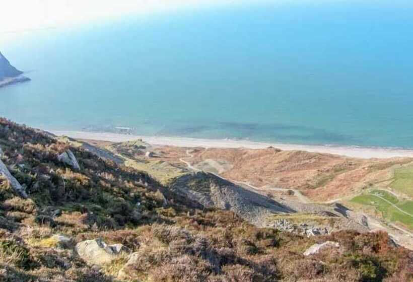 Arallt Holiday Cottage