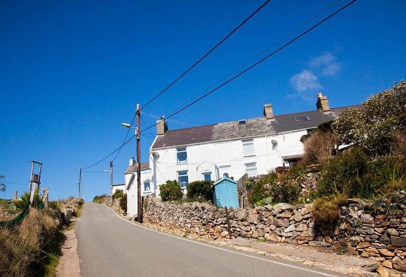 Arallt Holiday Cottage