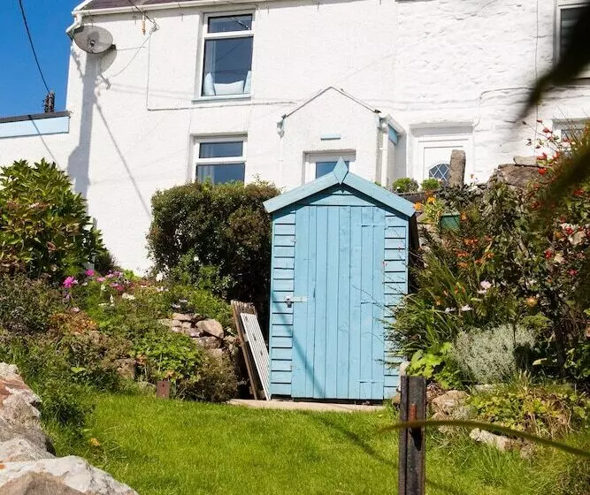 Arallt Holiday Cottage