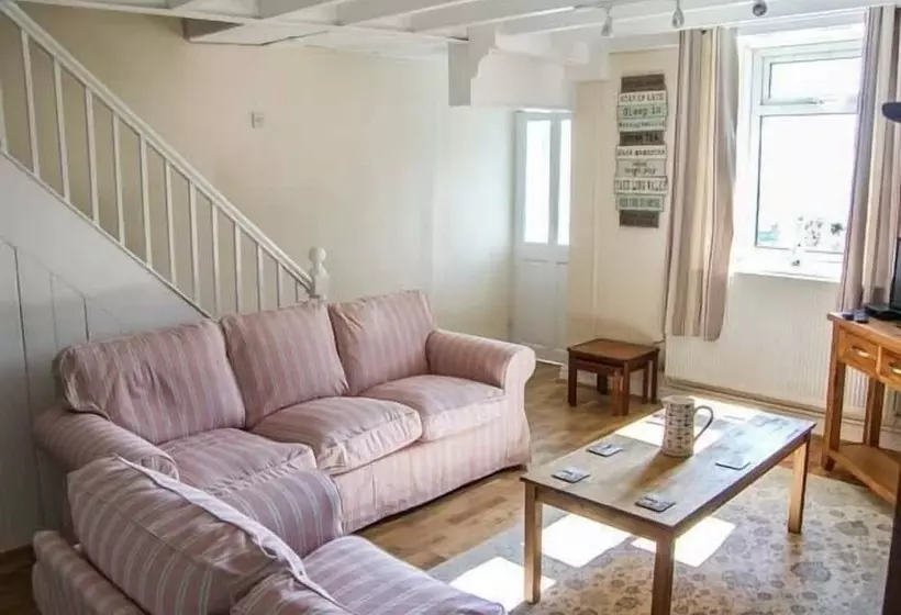 Arallt Holiday Cottage