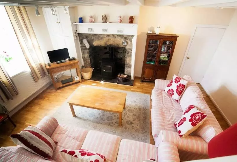 Arallt Holiday Cottage