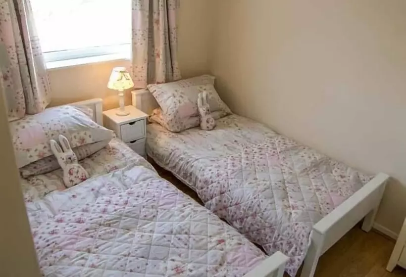 Arallt Holiday Cottage