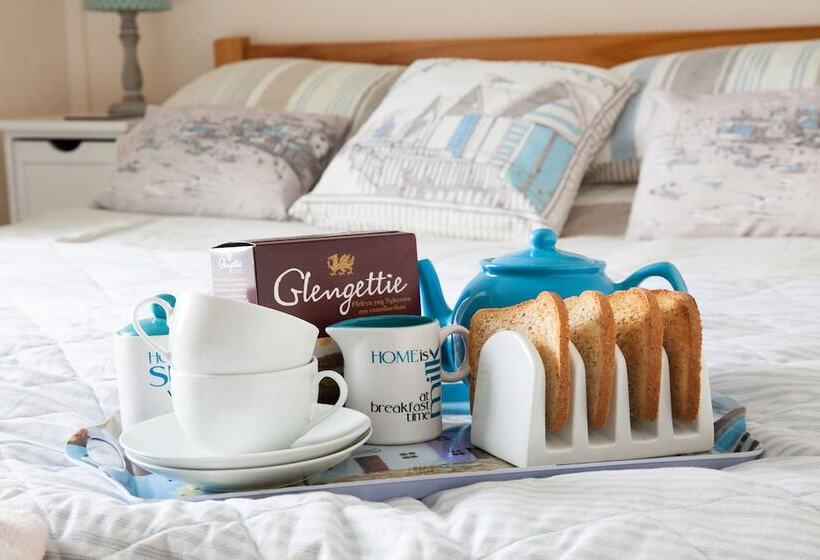 Arallt Holiday Cottage