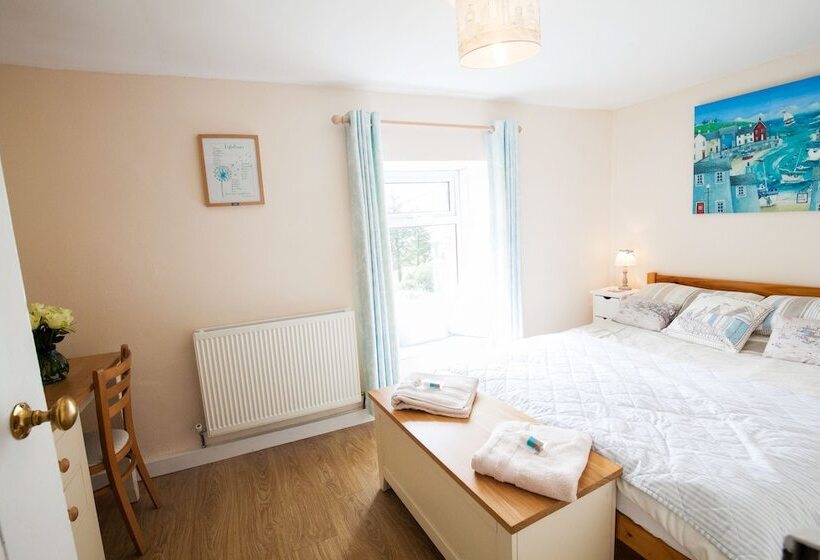 Arallt Holiday Cottage