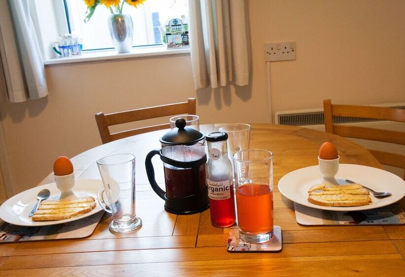 Arallt Holiday Cottage