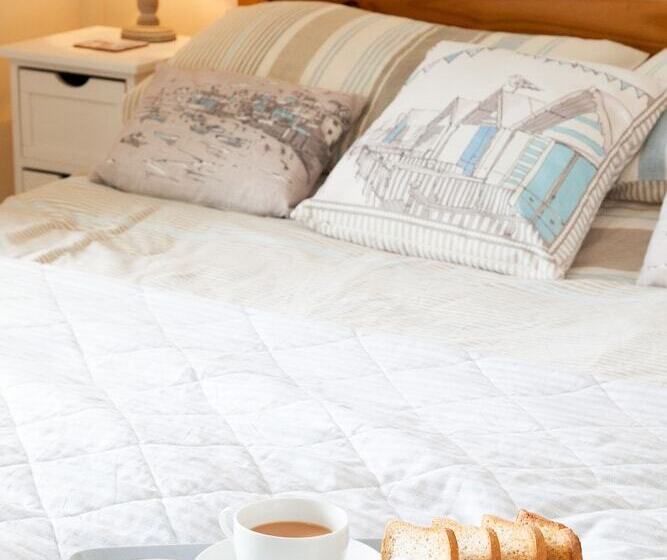 Arallt Holiday Cottage