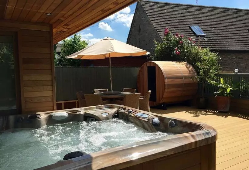 Aamiaismajoitus (B&B) Old Radnor Barn