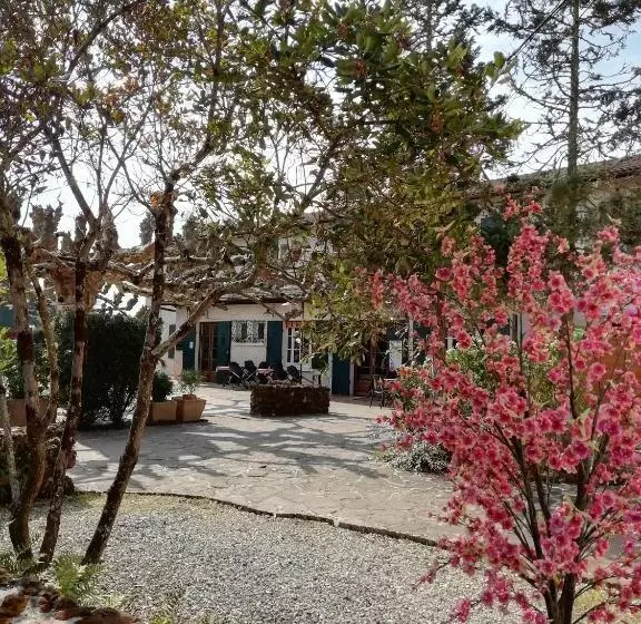 Hotelli L'auberge De Lugos