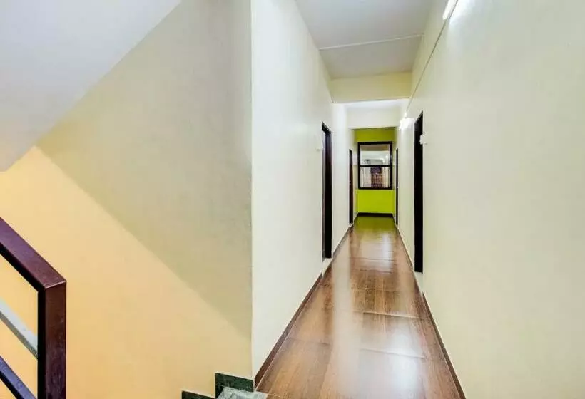 ホテル Spot On 67463 Shiv Residency