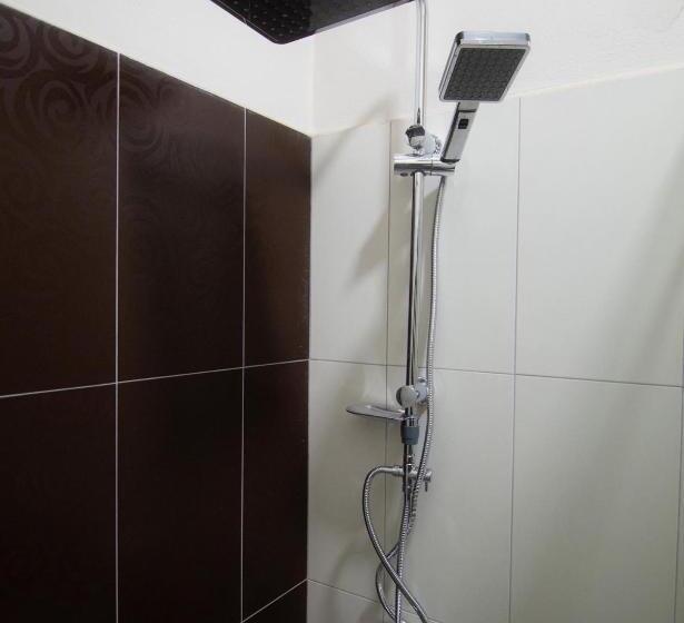 펜션 Villa Elezi 2