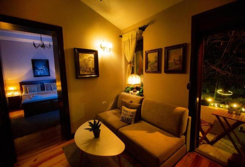 펜션 Villa Elezi 2