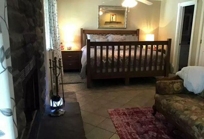 Plain & Fancy Bed & Breakfast