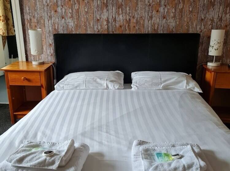 פונדק The Blue Cow