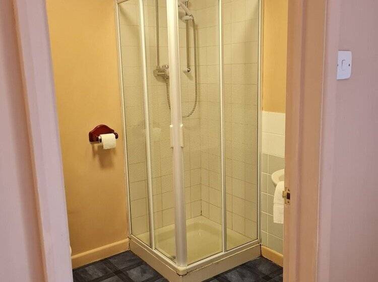 פונדק The Blue Cow