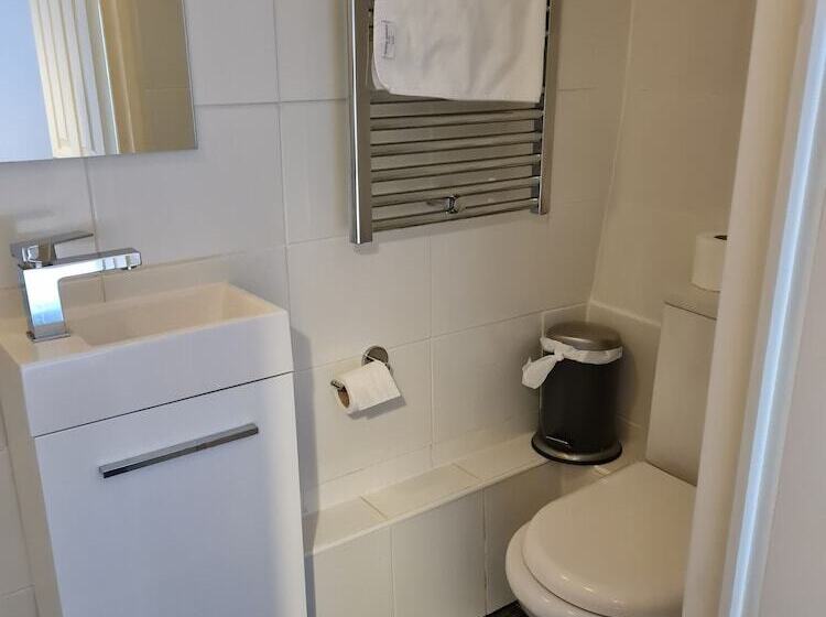 פונדק The Blue Cow