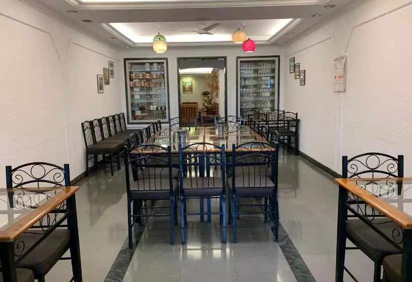 Hotelli Honeybee Resort