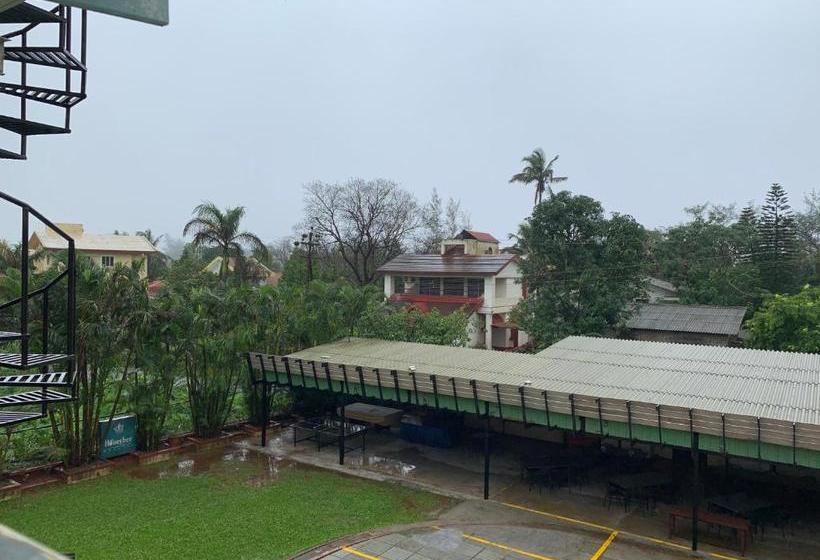 Hotel Honeybee Resort