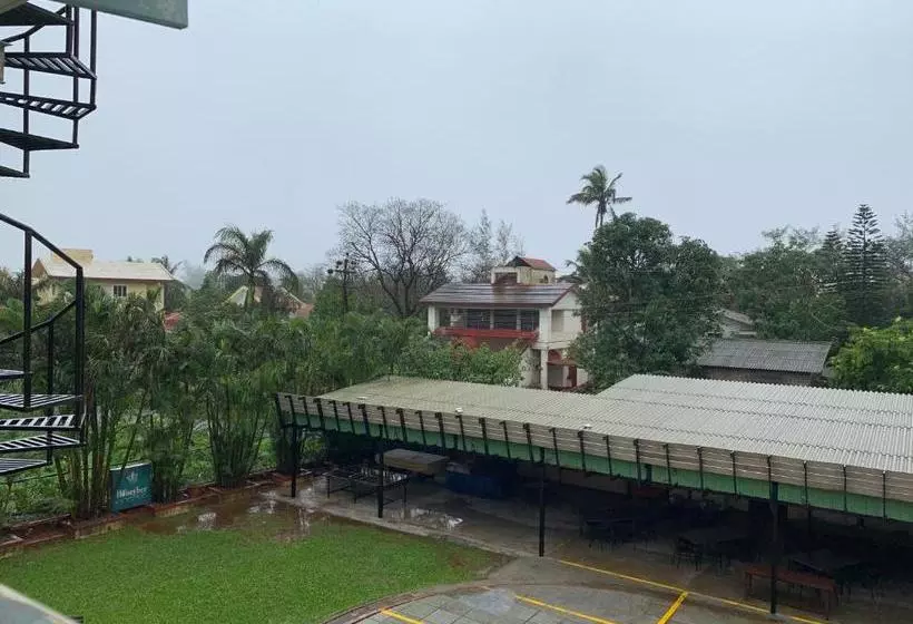 Hotelli Honeybee Resort