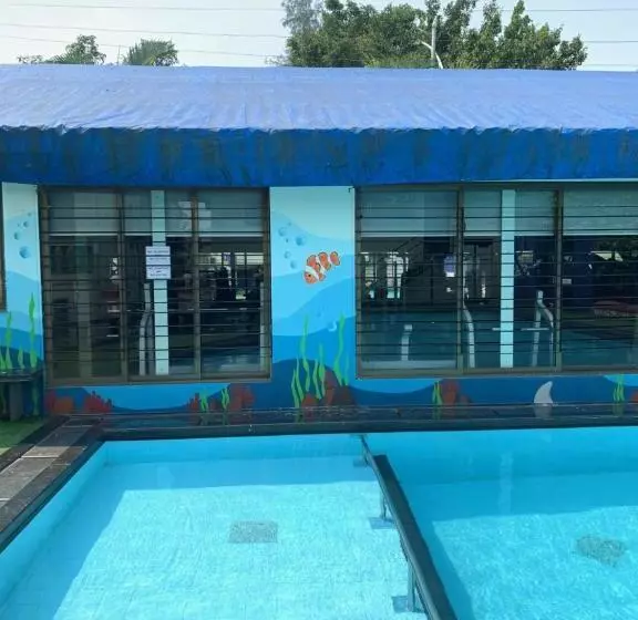 Hotelli Honeybee Resort