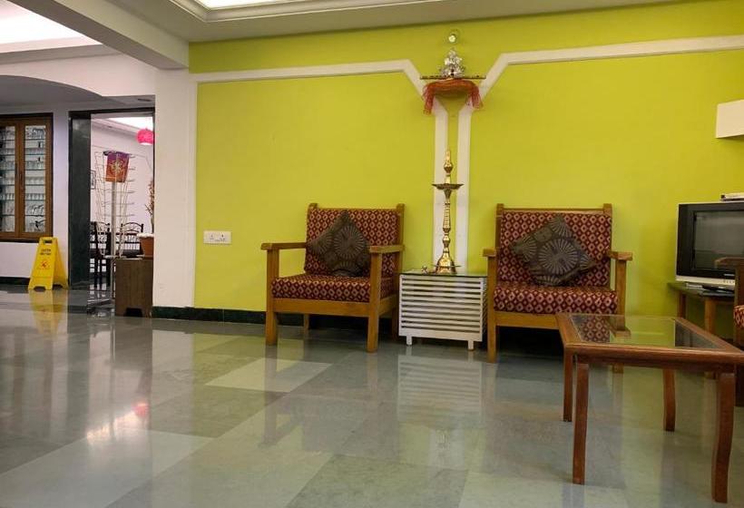 Hotel Honeybee Resort