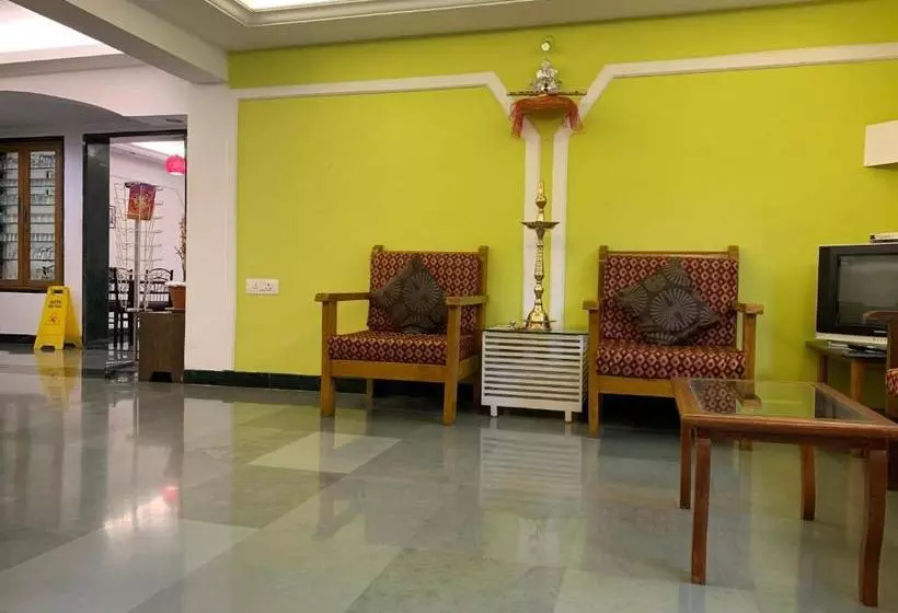 Hotelli Honeybee Resort