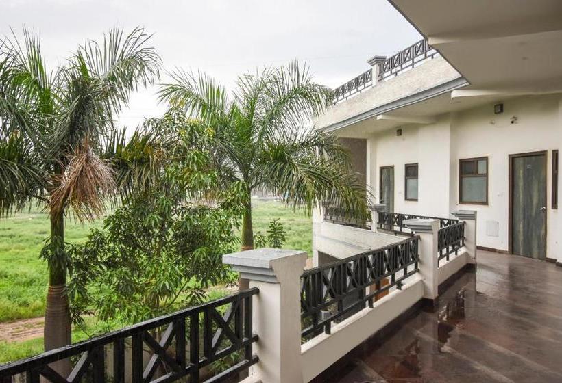 בית מלון כפרי Oyo 47416  Vimal