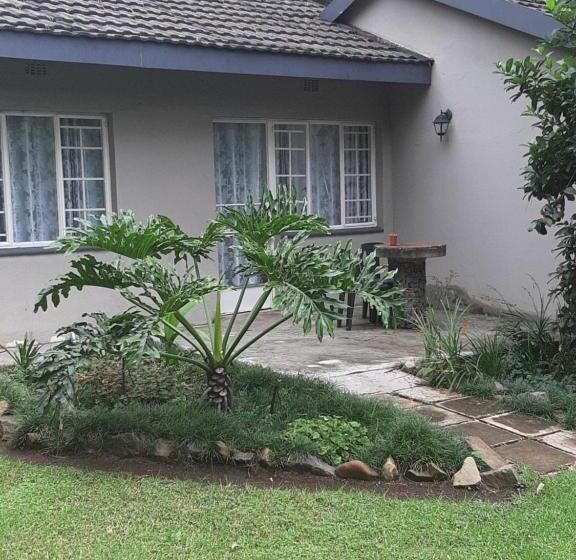 הוסטל Wayside Lodge