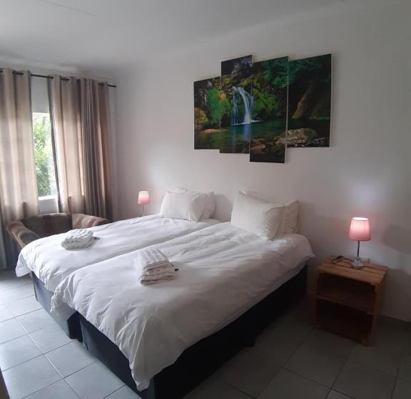 הוסטל Wayside Lodge