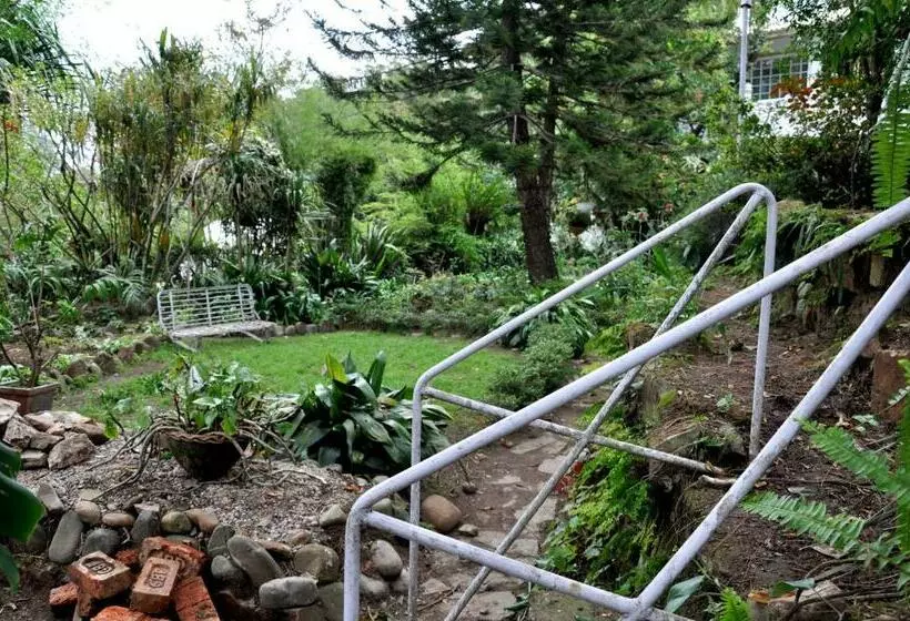 Aamiaismajoitus (B&B) Rock Cliff Home Stay