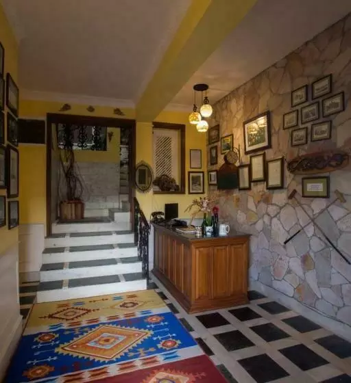 Aamiaismajoitus (B&B) Rock Cliff Home Stay
