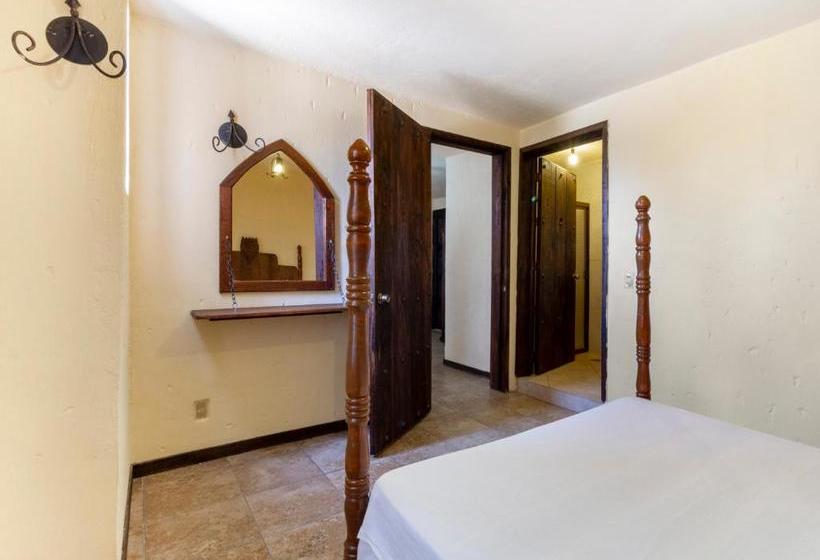 Отель Capital O Camelot