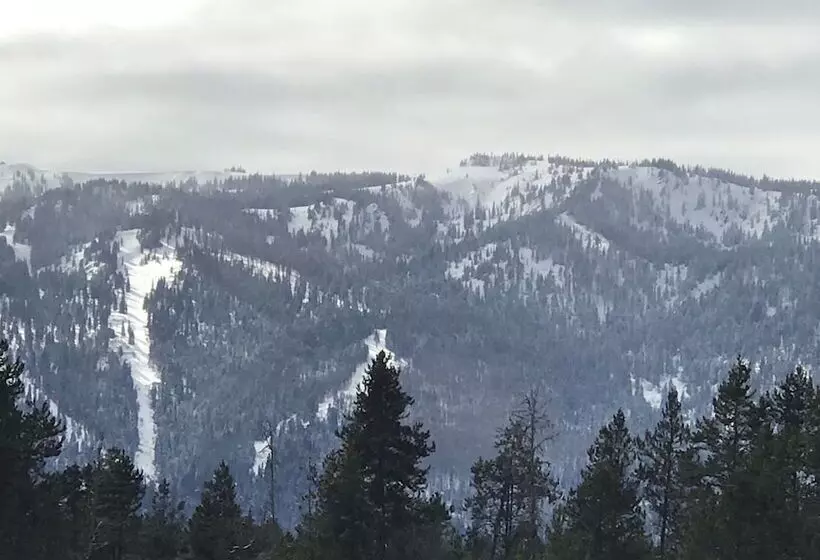 ユースホステル Boulder Creek Inn