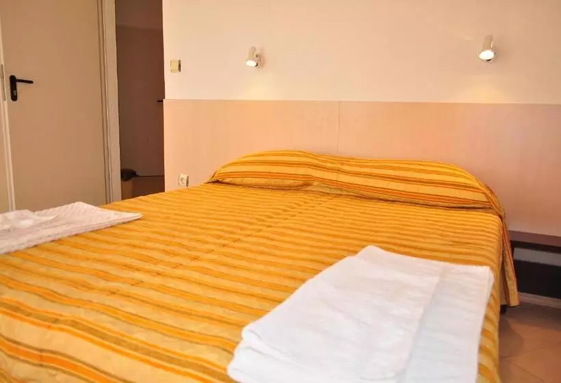 ペンション Family Hotel Daf