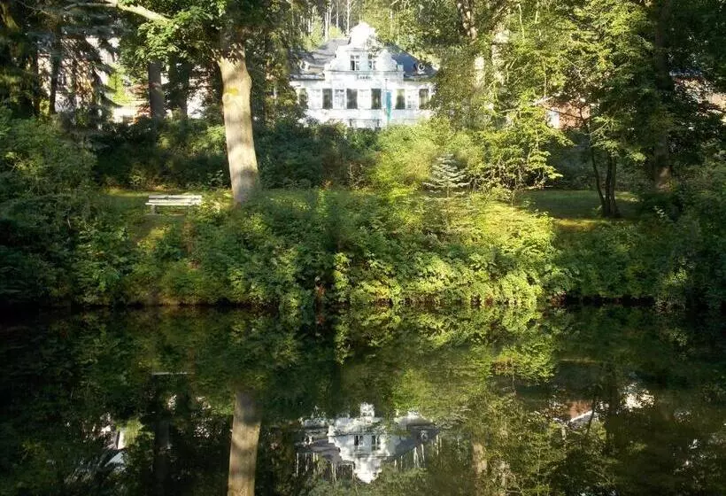Majatalo Kurheim Haus Linde