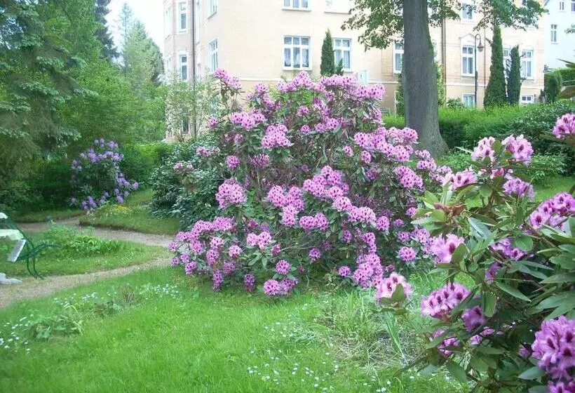 Majatalo Kurheim Haus Linde